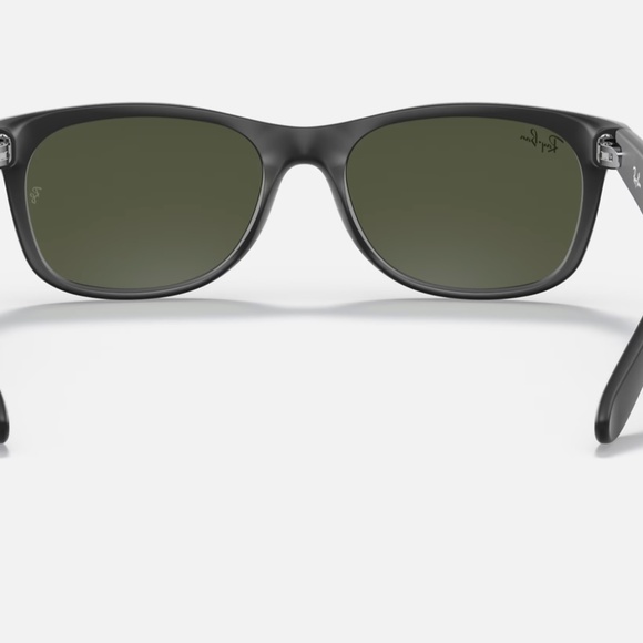Ray-Ban New Wayfarer polarized sunglasses (RB2132). Matte black/green - Picture 8 of 11